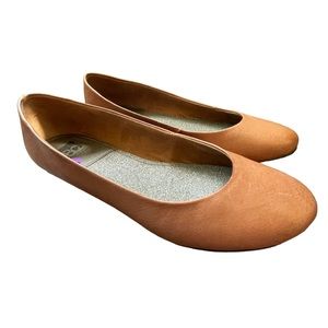 BC Footwear Tan Leather Flat Shoes - 8 - NWOT